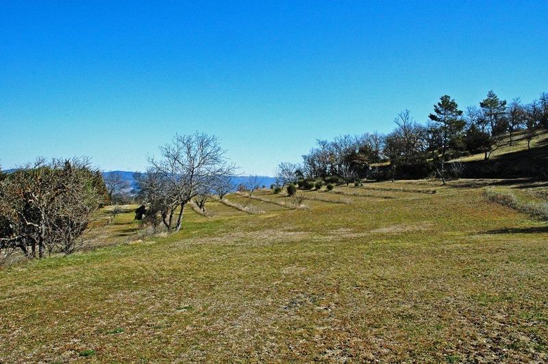 Gordes, authentique ferme fortifiée sur 4,4 hectares